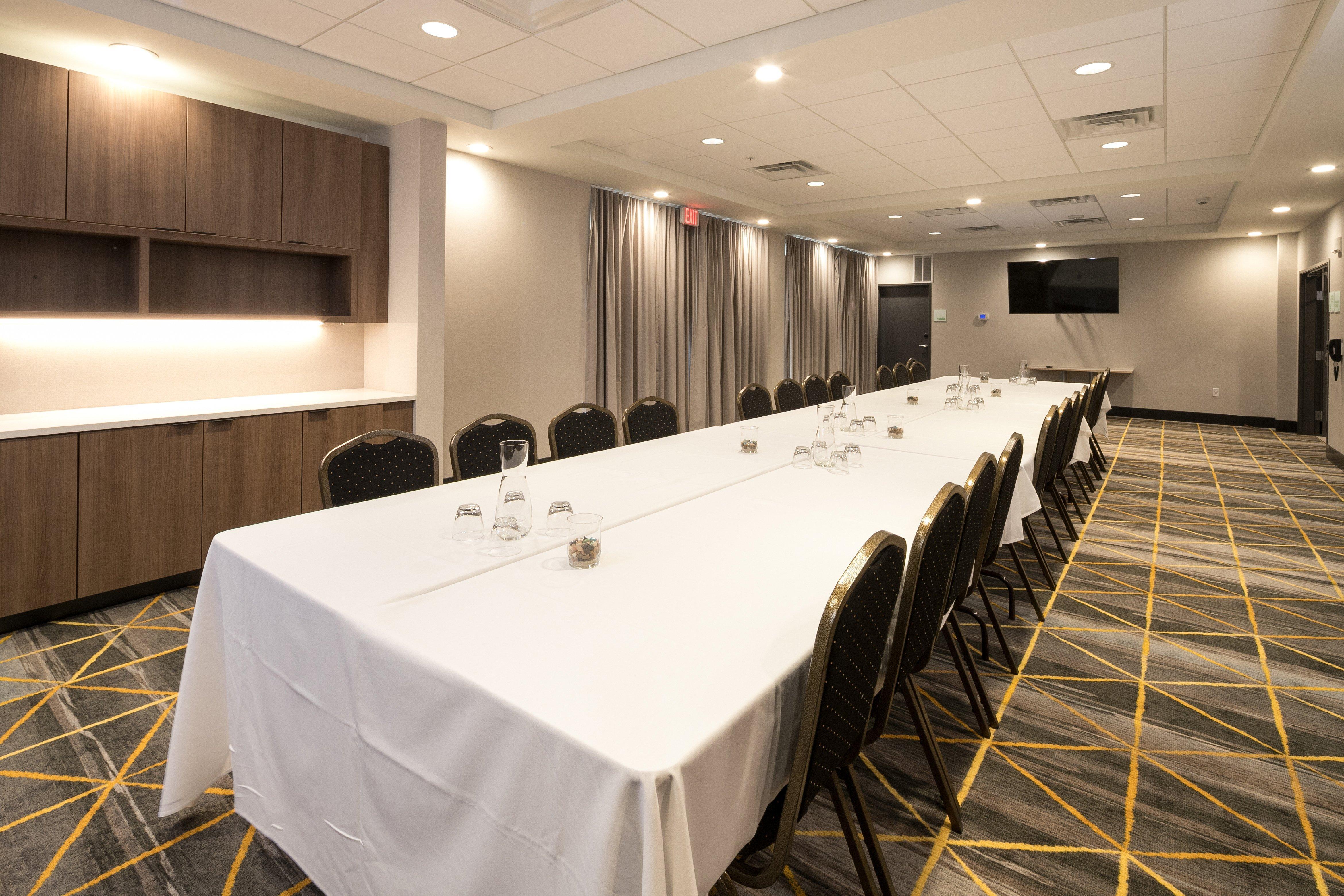 Holiday Inn Hotel & Suites - Mount Pleasant By Ihg Екстериор снимка