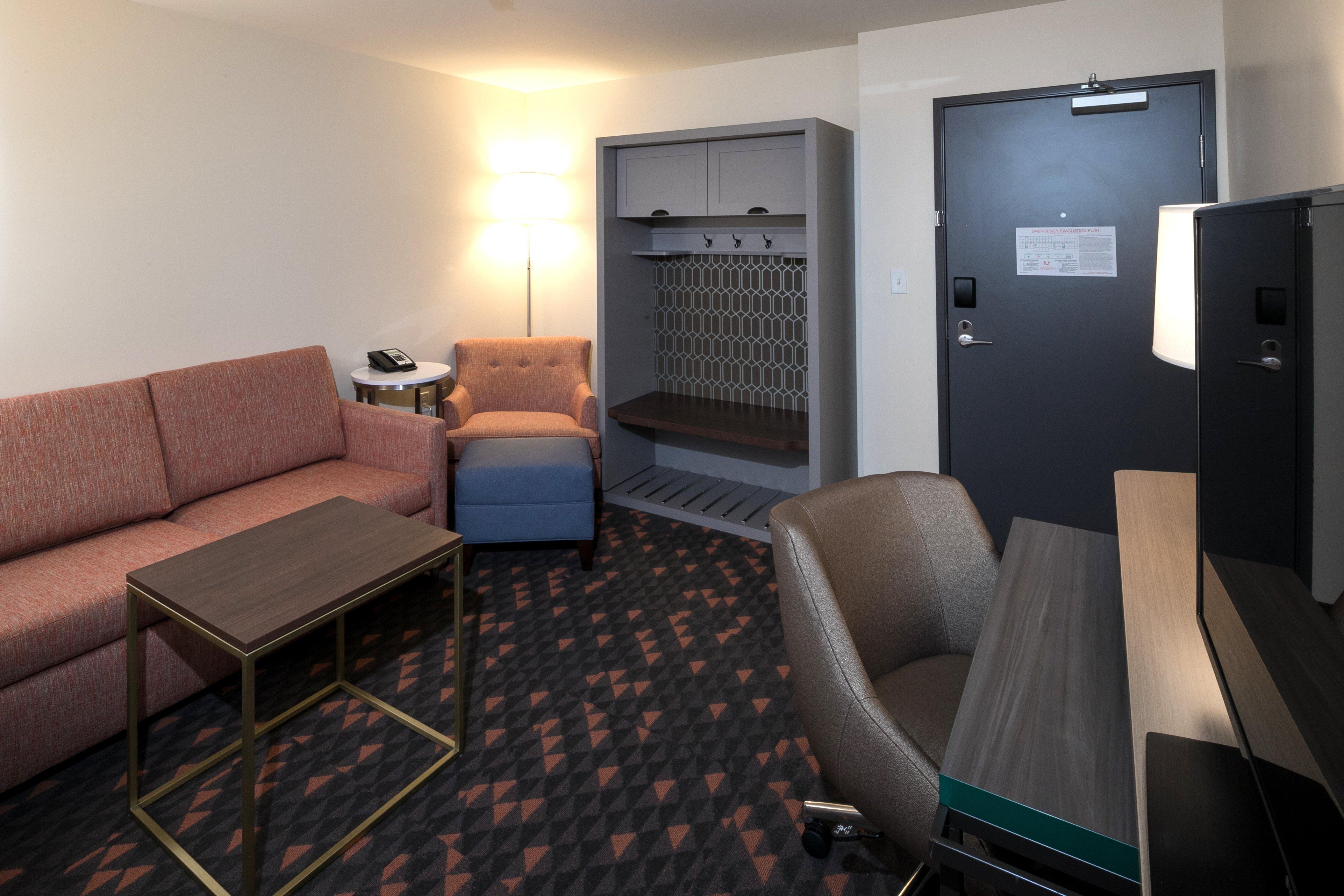 Holiday Inn Hotel & Suites - Mount Pleasant By Ihg Екстериор снимка