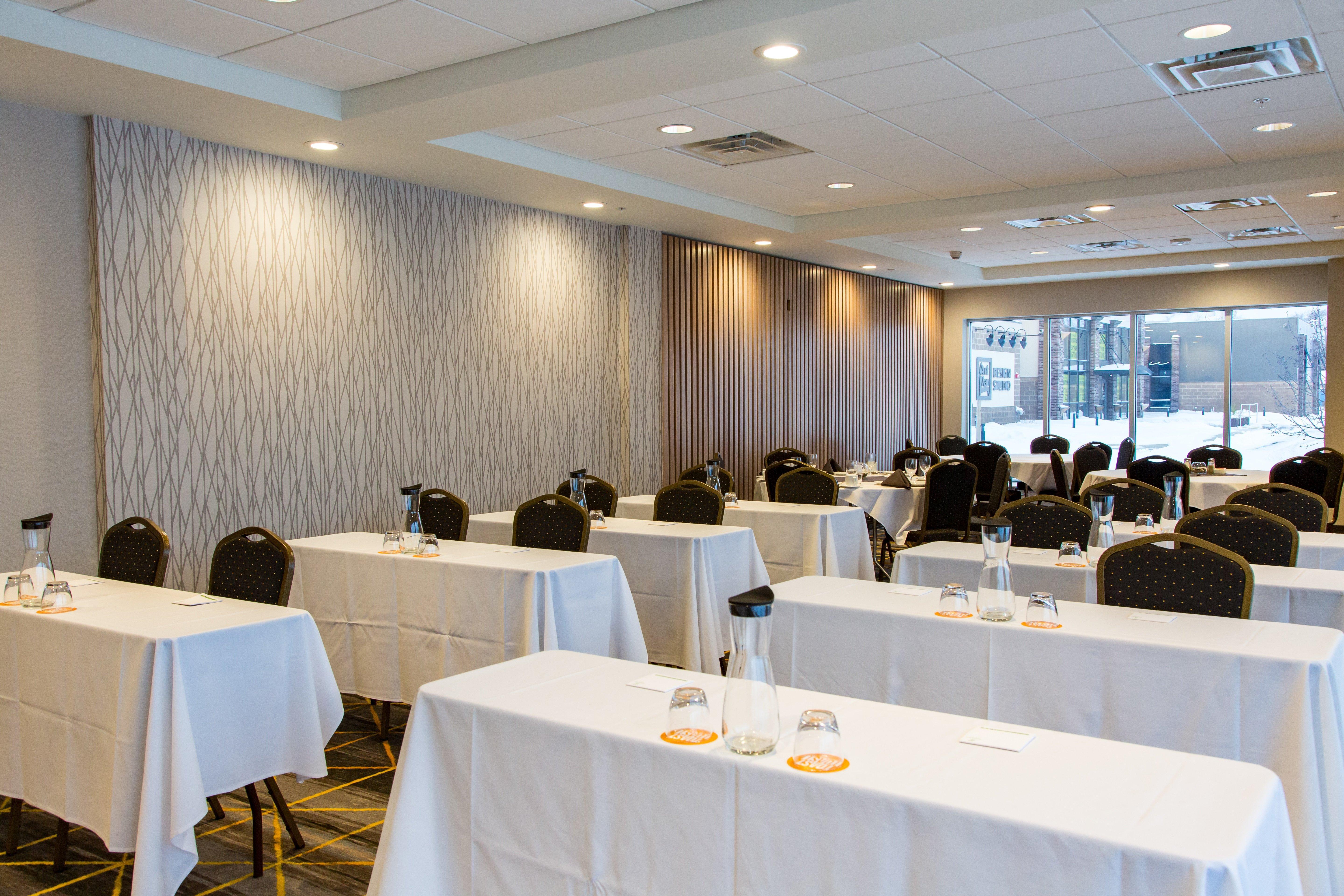 Holiday Inn Hotel & Suites - Mount Pleasant By Ihg Екстериор снимка