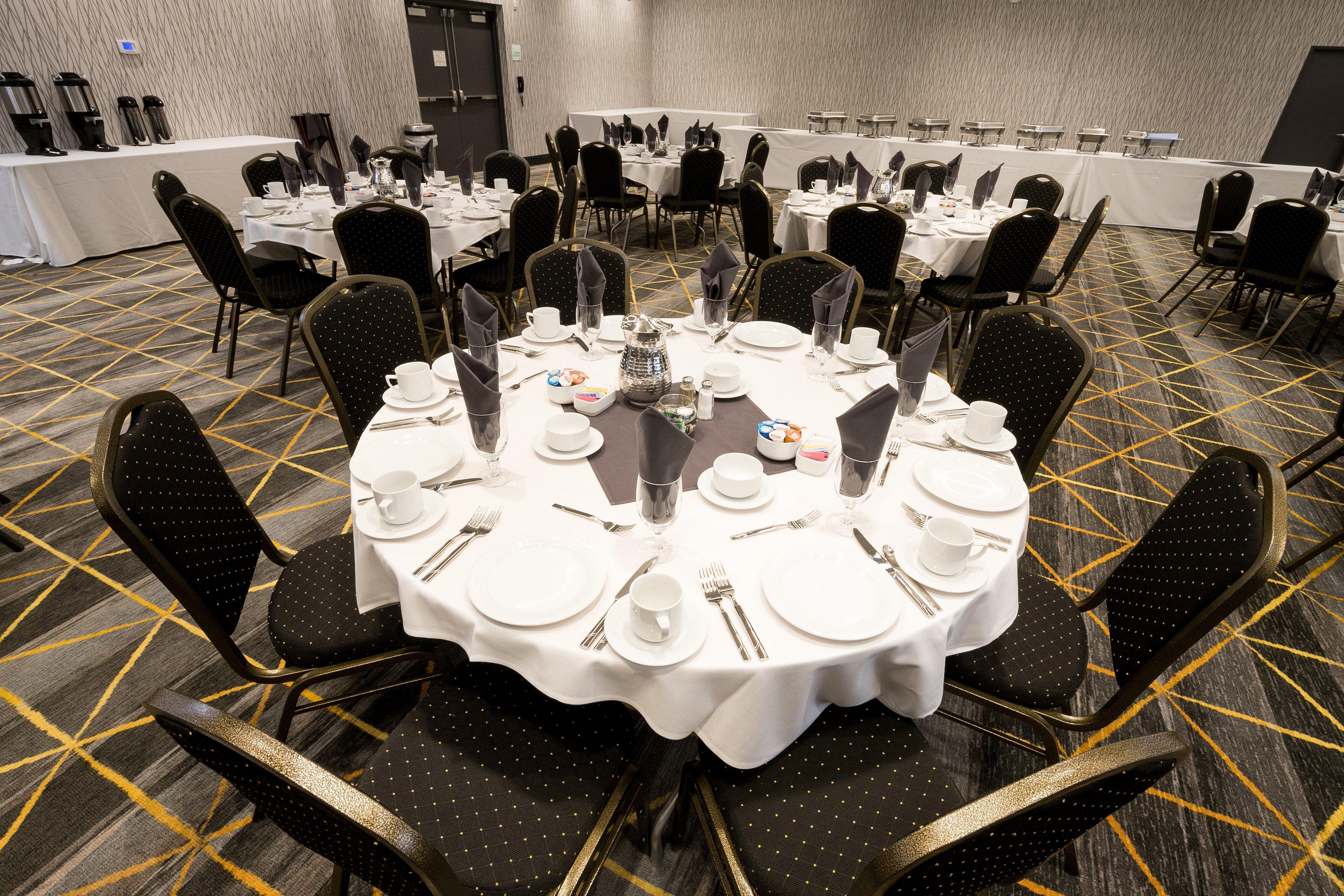Holiday Inn Hotel & Suites - Mount Pleasant By Ihg Екстериор снимка