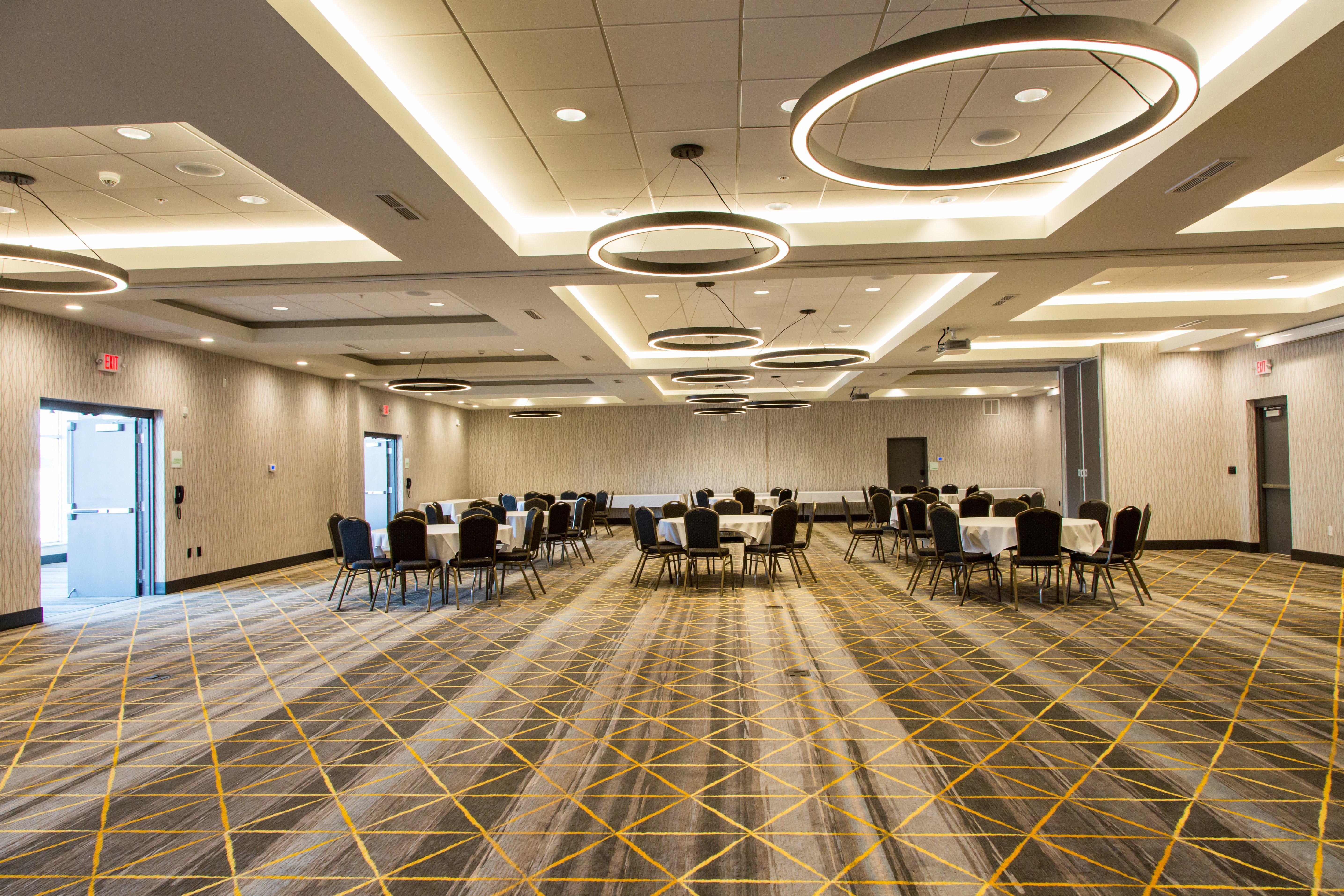Holiday Inn Hotel & Suites - Mount Pleasant By Ihg Екстериор снимка