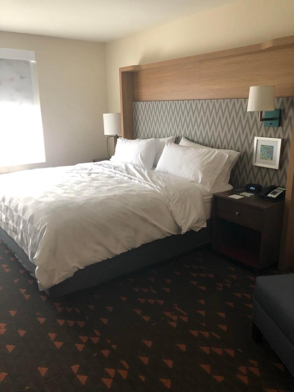 Holiday Inn Hotel & Suites - Mount Pleasant By Ihg Екстериор снимка